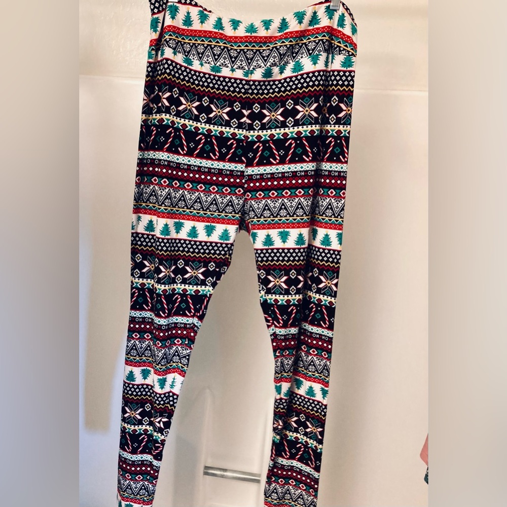 LuLaRoe Festive Patterned Leggings with Red and Green